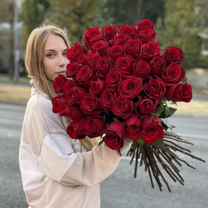 45 красных роз Эксплорер 80 см