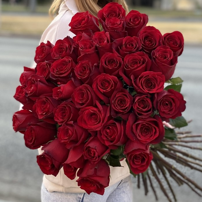 45 красных роз Эксплорер 80 см