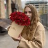 5 бордовых хризантем в коробке