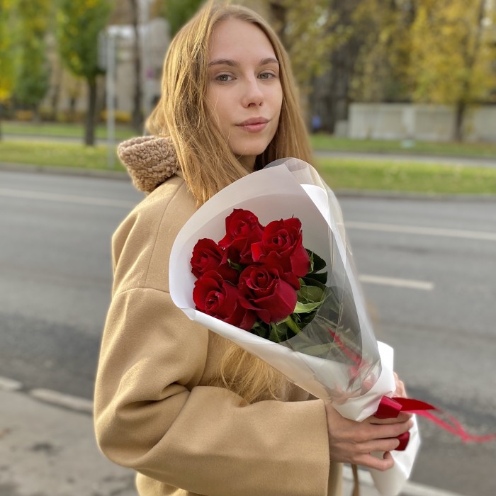 5 красных роз Эвер Ред 60 см