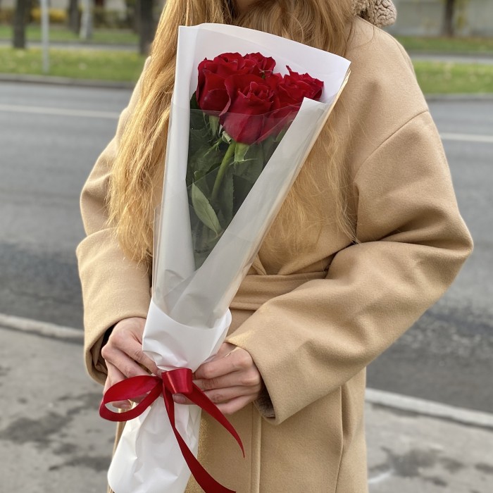 5 красных роз Эвер Ред 60 см