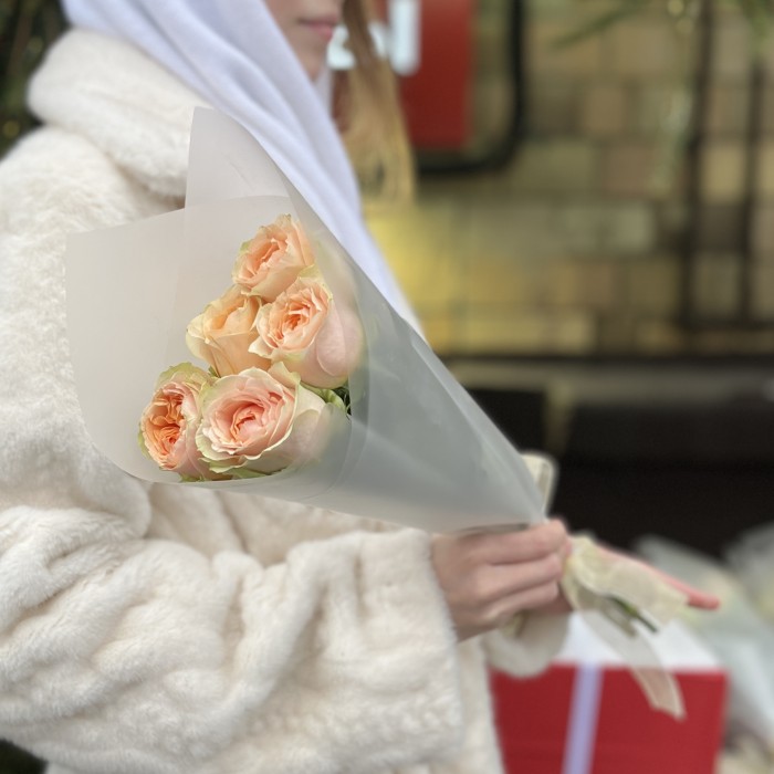 5 кремовых пионовидных роз Гравити