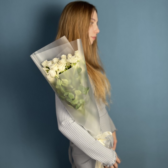 5 кустовых белых роз Сноуфлейк 60 см