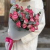 5 кустовых пионовидных роз Сансет Мэджик 60 см с эвкалиптом