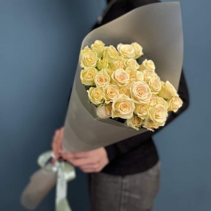 5 кустовых роз Аксана 70 см