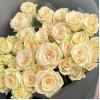 5 кустовых роз Аксана 70 см
