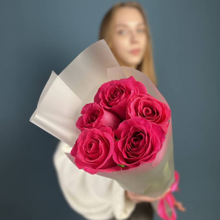 5 малиновых роз Пинк Флойд 60 см