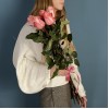 5 розовых роз Би Свит 80 см