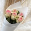 5 нежно-розовых роз Топ-гир 50 см