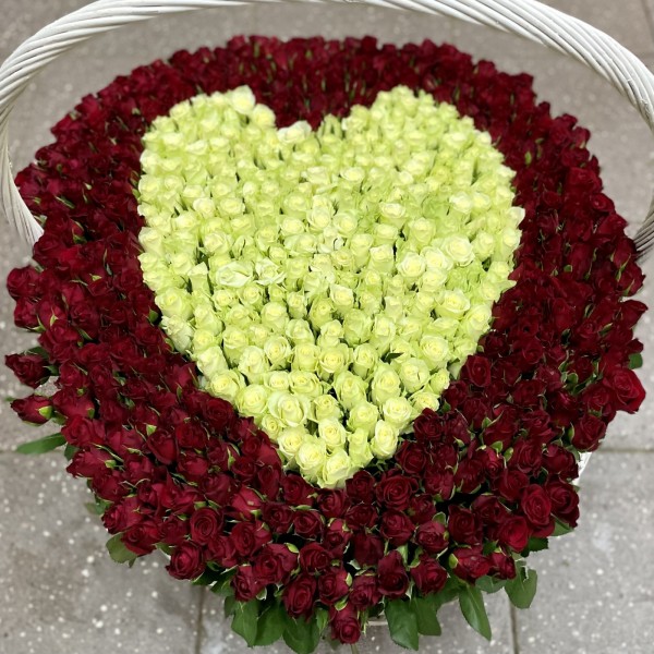 501 роза Сердце в корзине