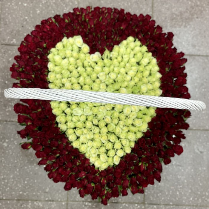 501 роза Сердце в корзине