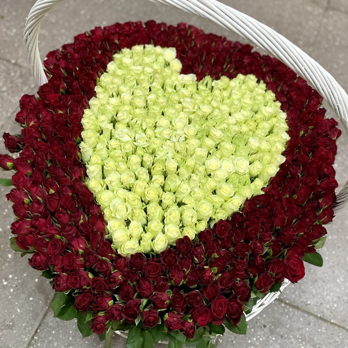 501 роза Сердце в корзине