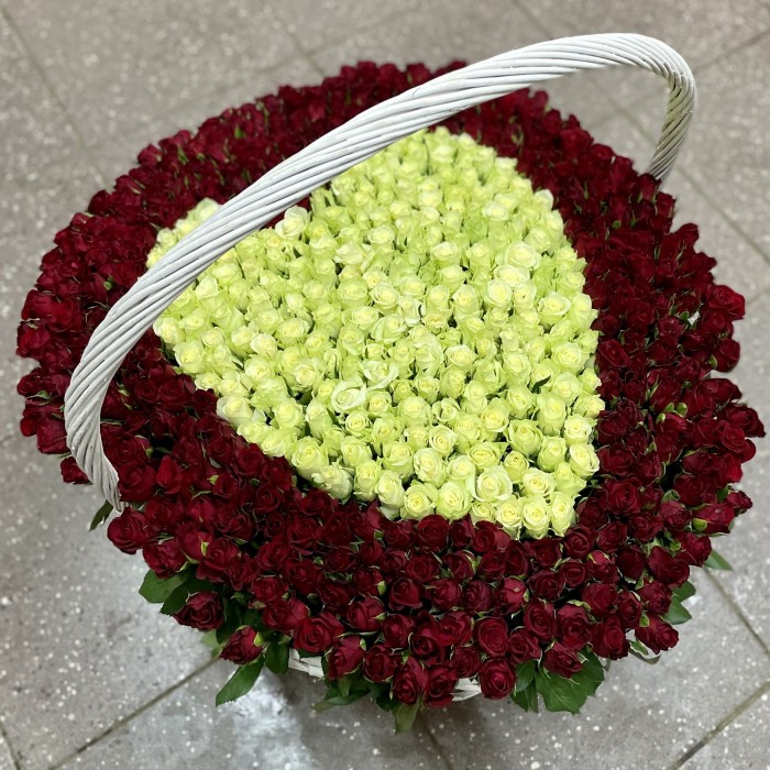 501 роза Сердце в корзине