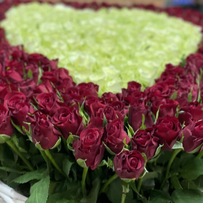 501 роза Сердце в корзине