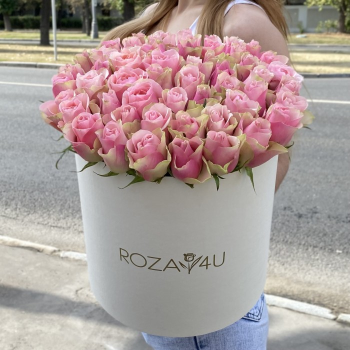 51 розово-зеленая роза Бел-роз в коробке