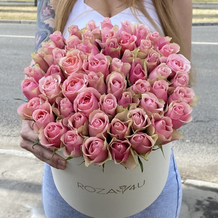 51 розово-зеленая роза Бел-роз в коробке