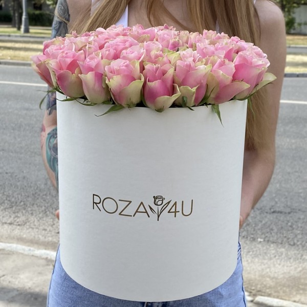 51 розово-зеленая роза Бел-роз в коробке