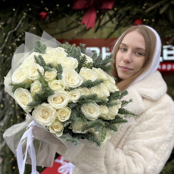 51 белая роза с нобилисом