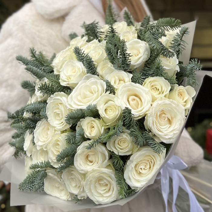 51 белая роза с нобилисом