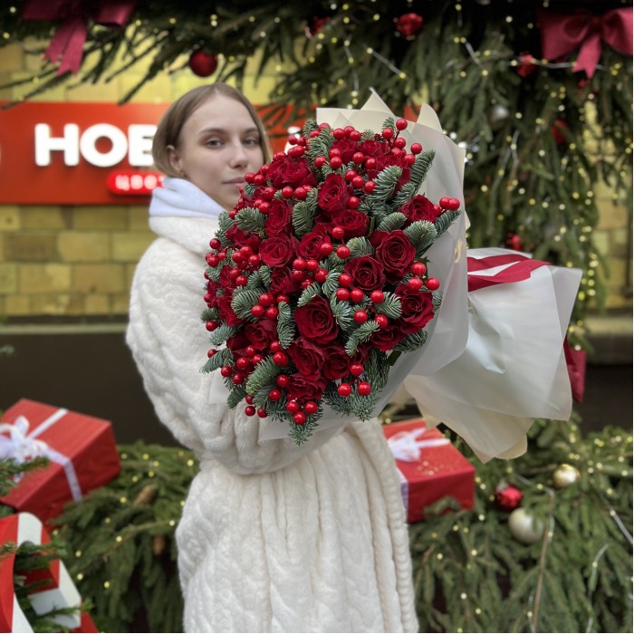 51 красная роза с нобилисом и декором