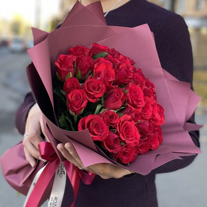 35 роз Ред Калипсо