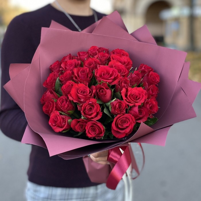 35 роз Ред Калипсо