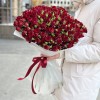 51 кустовая красная роза Велвет Блоссом 50 см