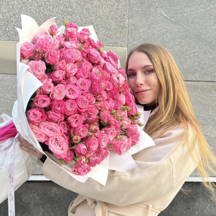 51 кустовая пионовидная роза Леди Бомбастик 50 см