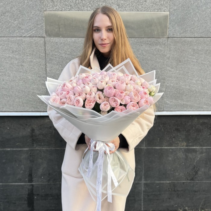 51 кустовая пионовидная роза Мансфилд Парк 60 см