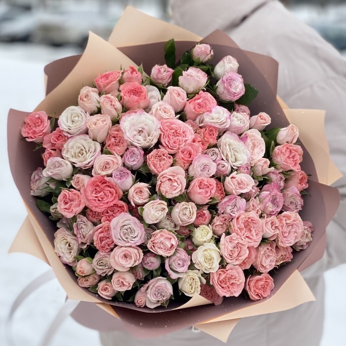 35 пионовидных кустовых роз Нежный презент