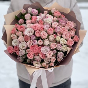 35 пионовидных кустовых роз Нежный презент