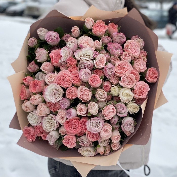 35 пионовидных кустовых роз Нежный презент