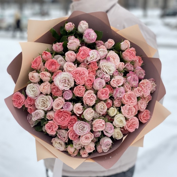 35 пионовидных кустовых роз Нежный презент