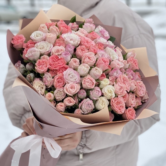 35 пионовидных кустовых роз Нежный презент