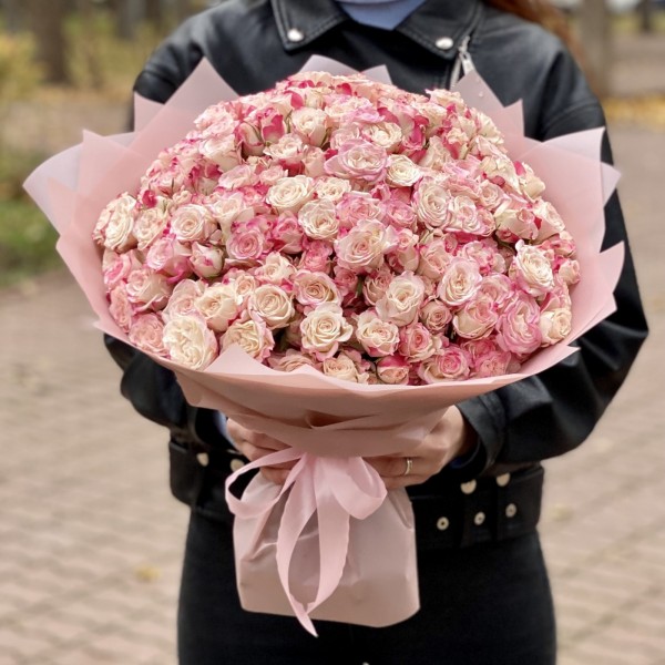 51 кустовая розовая роза Рефлекс 50 см
