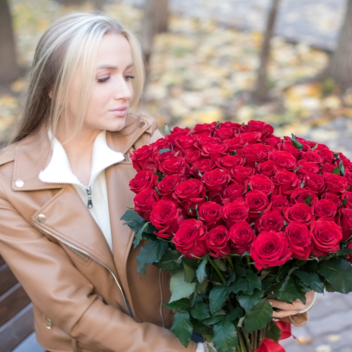 Премиум-букет из 75 красных роз на День Святого Валентина