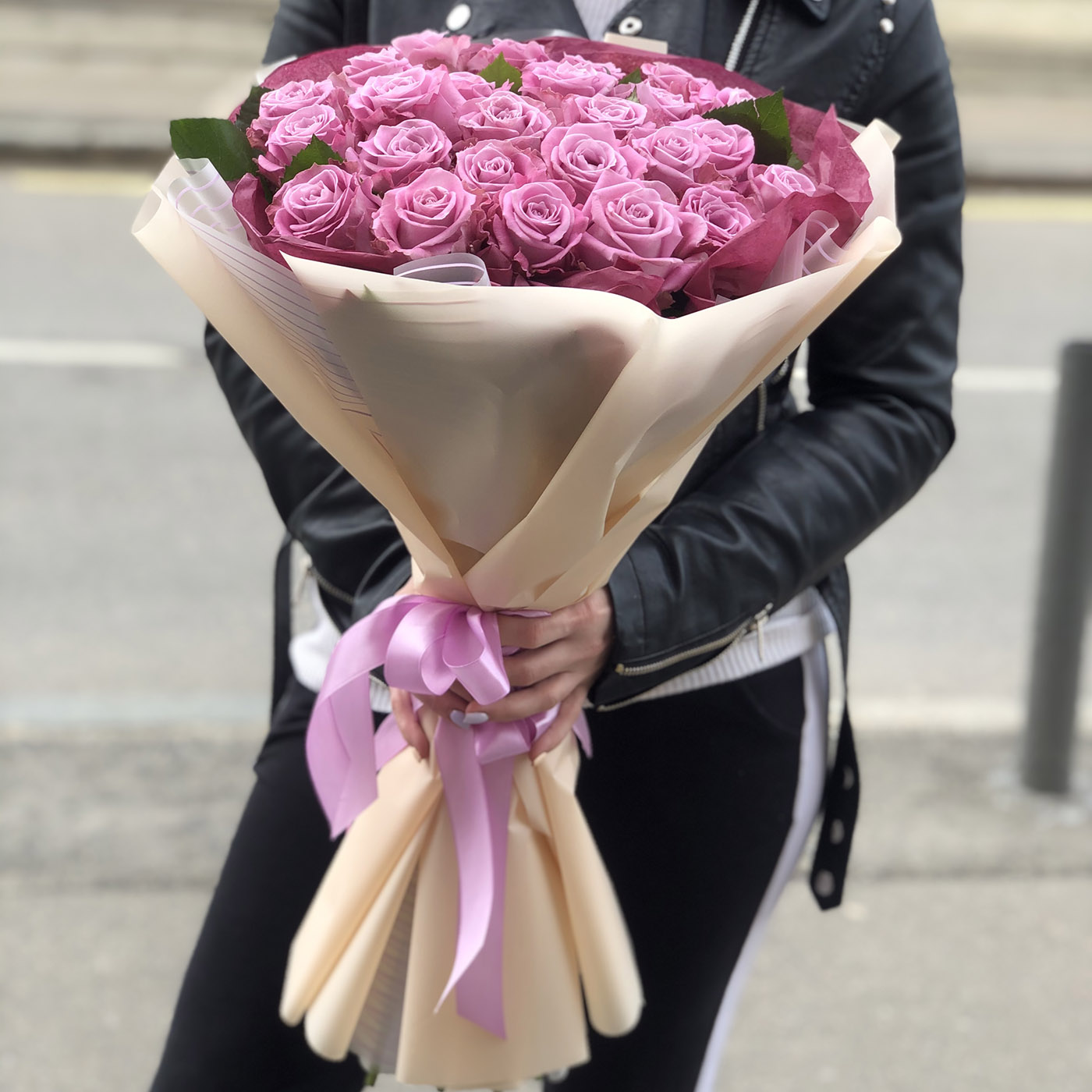 51 высокая сиреневая роза Маритим 60см | купить недорого | доставка по  Москве и области