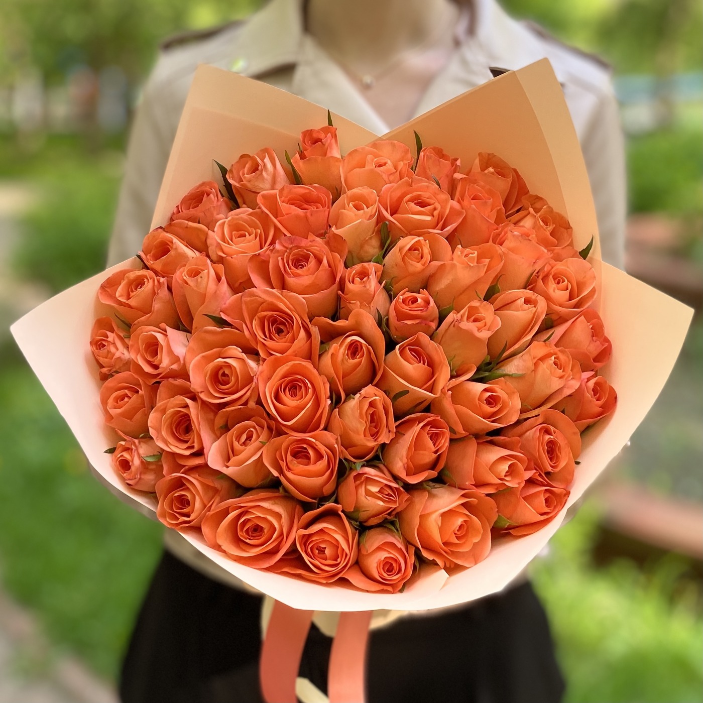 Шикарный букет оранжевых роз с доставкой