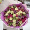 51 роза нежный малиновый микс с гринбел