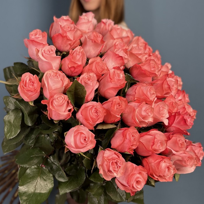 51 роза Би Свит 80 см