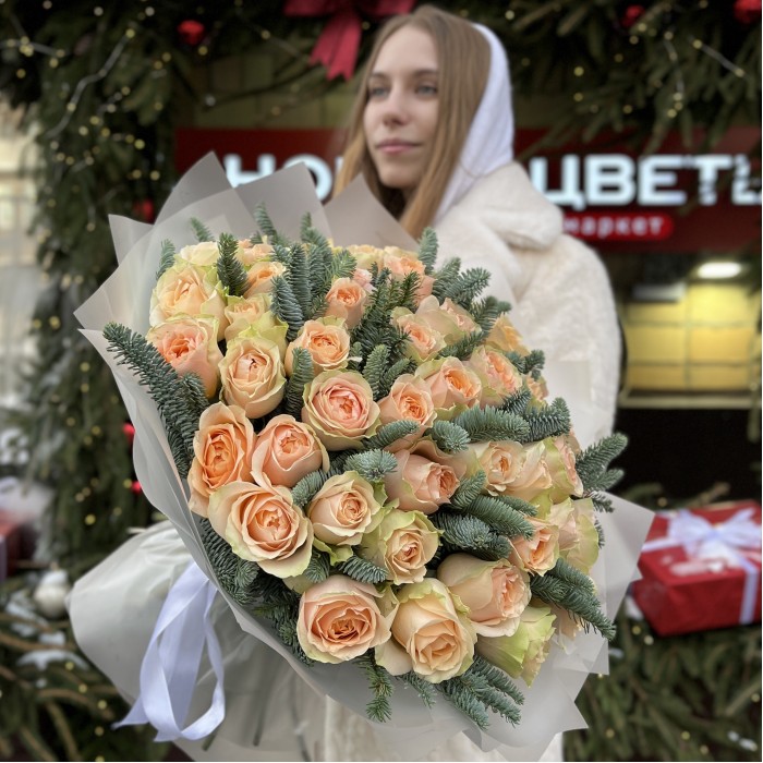 51 кремовая роза Гравити с нобилисом