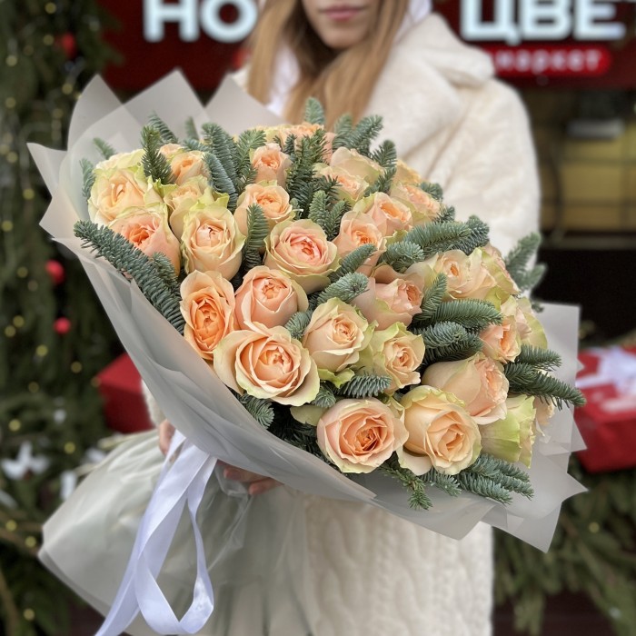 51 кремовая роза Гравити с нобилисом