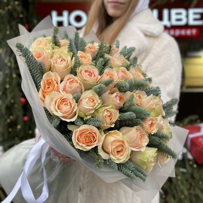 51 кремовая роза Гравити с нобилисом