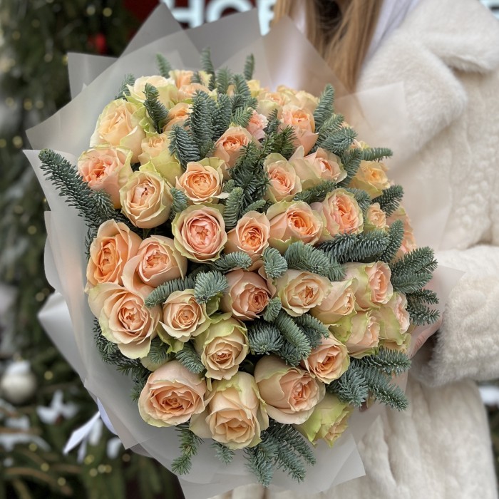 51 кремовая роза Гравити с нобилисом