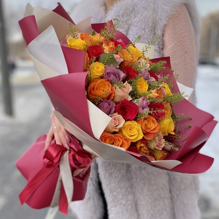 75 ярких роз