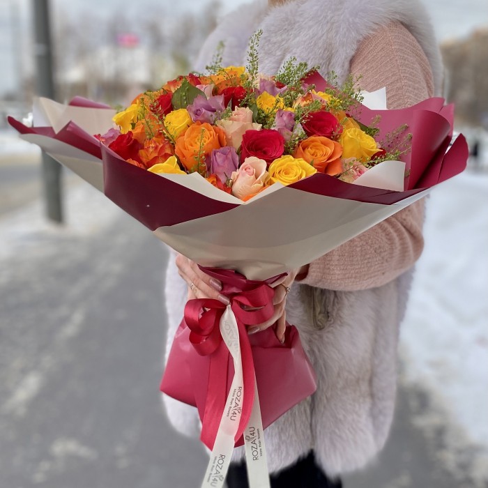 75 ярких роз