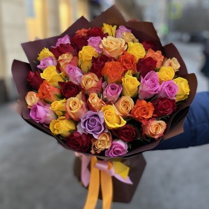 51 роза яркий микс