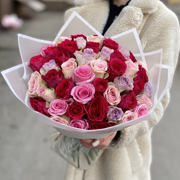 51 роза розовый микс в упаковке