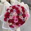 51 роза розовый микс в упаковке