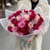 51 роза розовый микс в упаковке